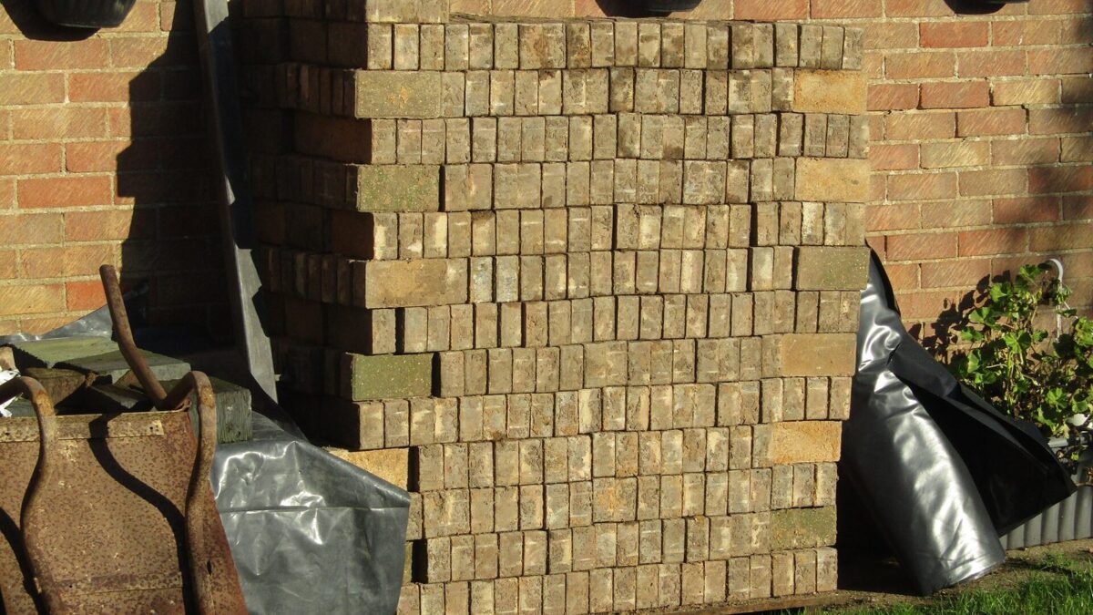 -2021-01-09 Reclaimed concrete paving blocks, Trimingham, Norfolk (2)